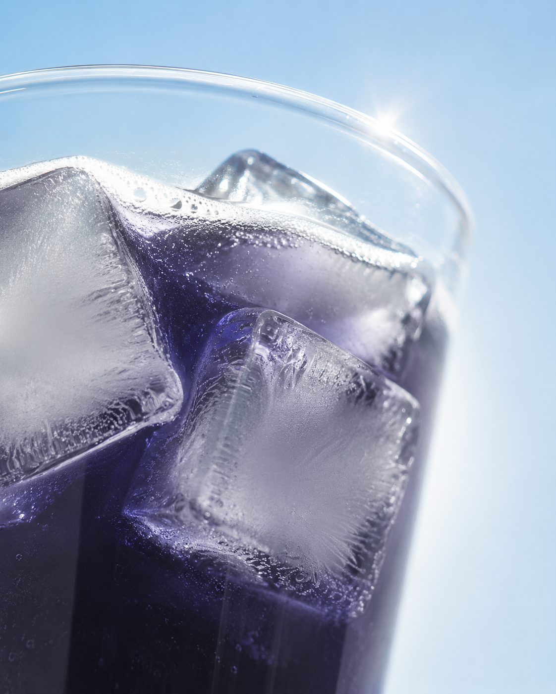 A glass of lightly fizzy purple FizzyFocus over ice